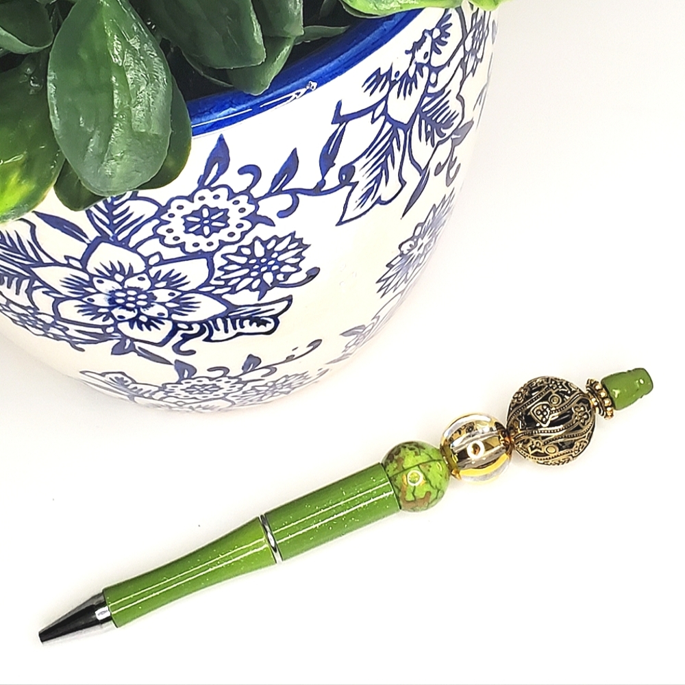 CHARTREUSE BEADED PEN